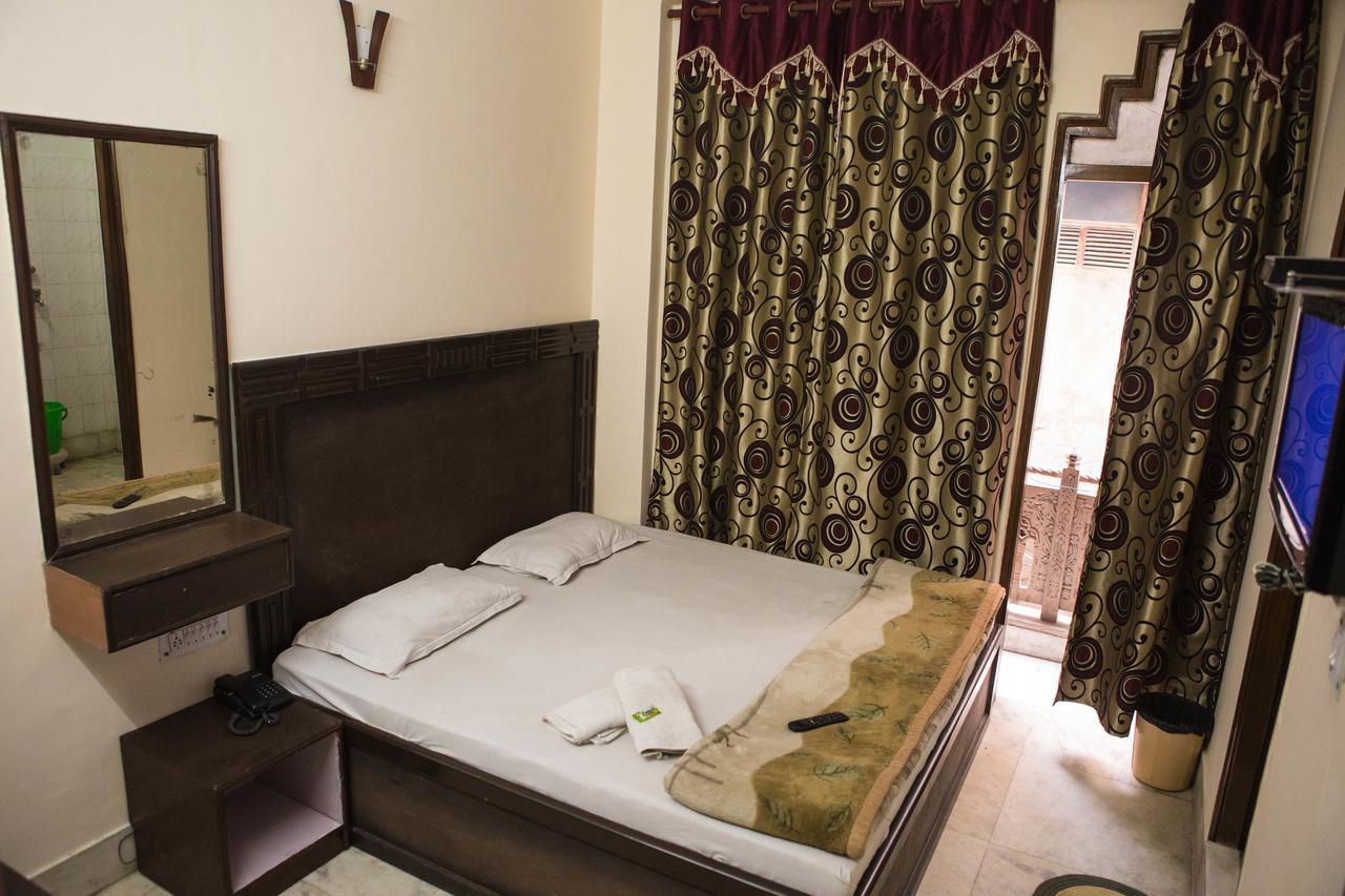 Hotel Venus International Нью-Дели Экстерьер фото