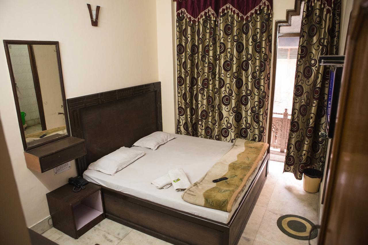 Hotel Venus International Нью-Дели Экстерьер фото