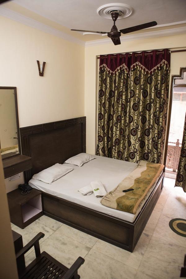 Hotel Venus International Нью-Дели Экстерьер фото