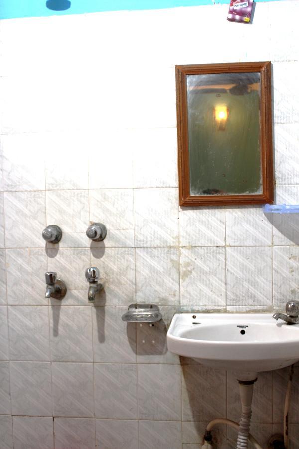 Hotel Venus International Нью-Дели Экстерьер фото