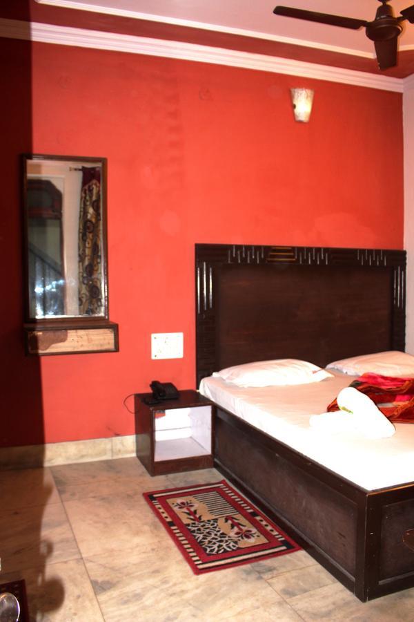 Hotel Venus International Нью-Дели Экстерьер фото